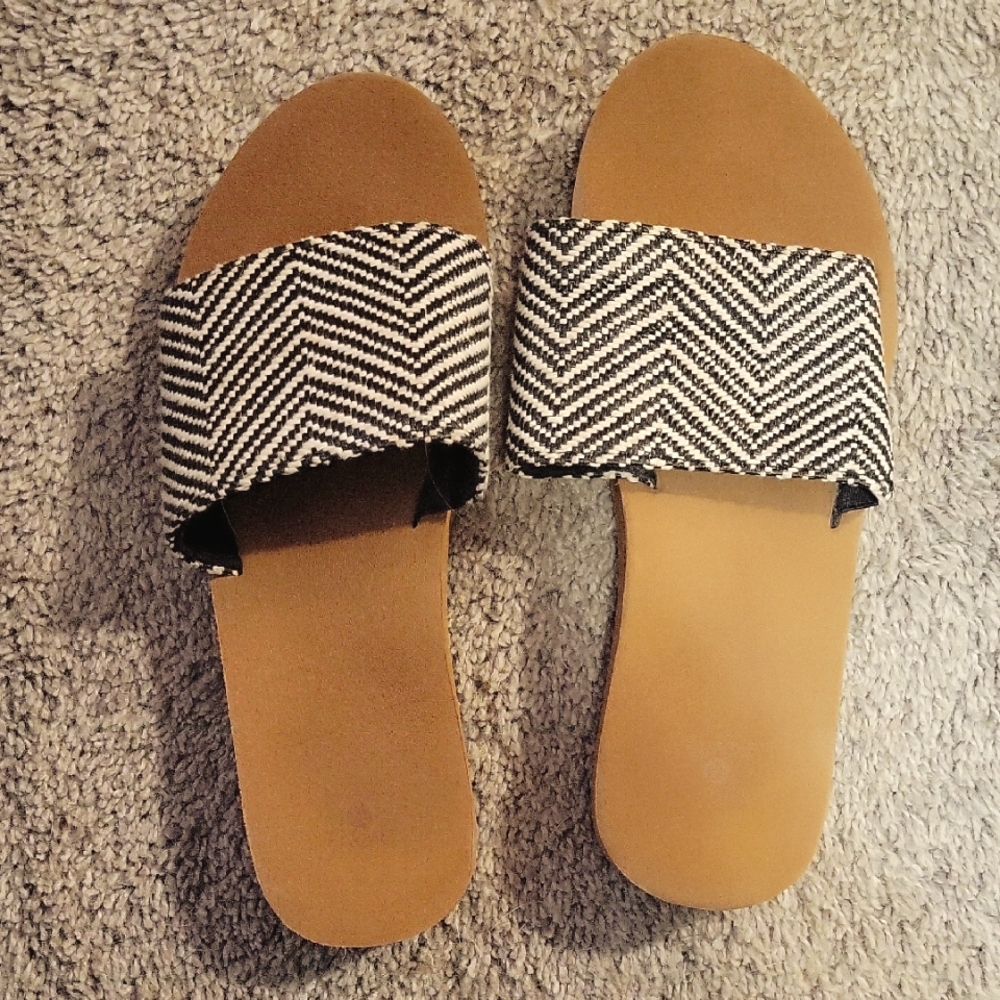Black and White Chevron Slide Sandals